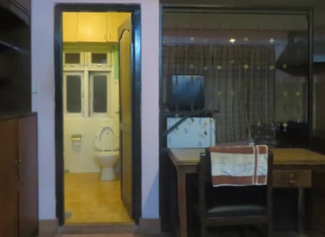 Private Studio apartment with ensuite bathroom and kitchenette